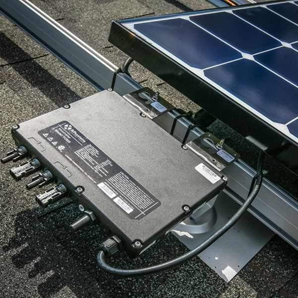 APSystems QS1 MicroOmvormer, 4 panelen (1200W) single fase 230V AC50Hz 60/72 cells APSystems QS1 MicroOmvormer, 4 panelen (1200W) single fase 230V AC50Hz 60/72 cells